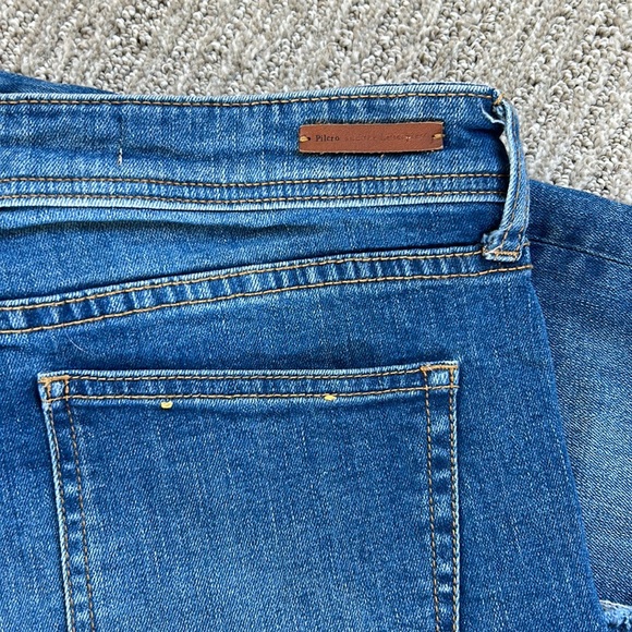 ANTHROPOLOGIE BRAND PILCRO, slim straight with distressed hem. Size 32. - Picture 3 of 4